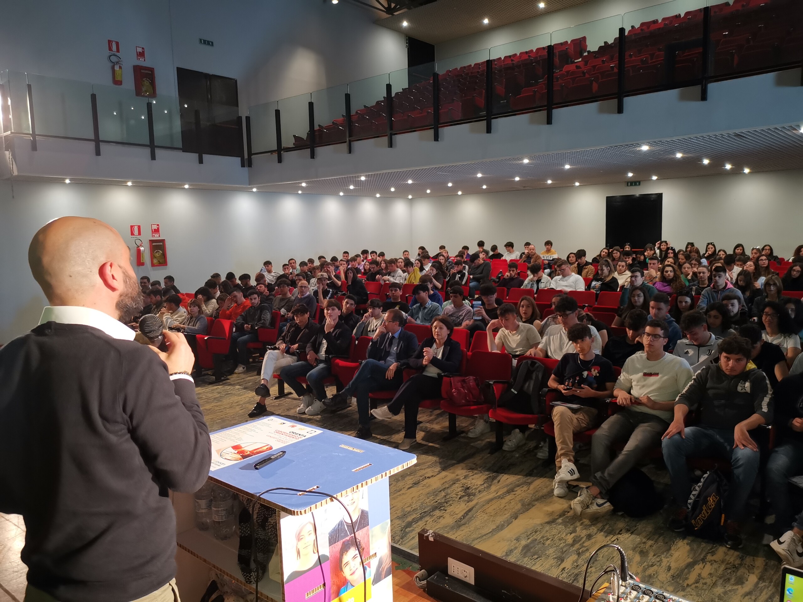 ORIENTA: oltre 200 ragazzi alla giornata di orientamento organizzata dal Punto Locale Eurodesk di Sant’Agata di Militello