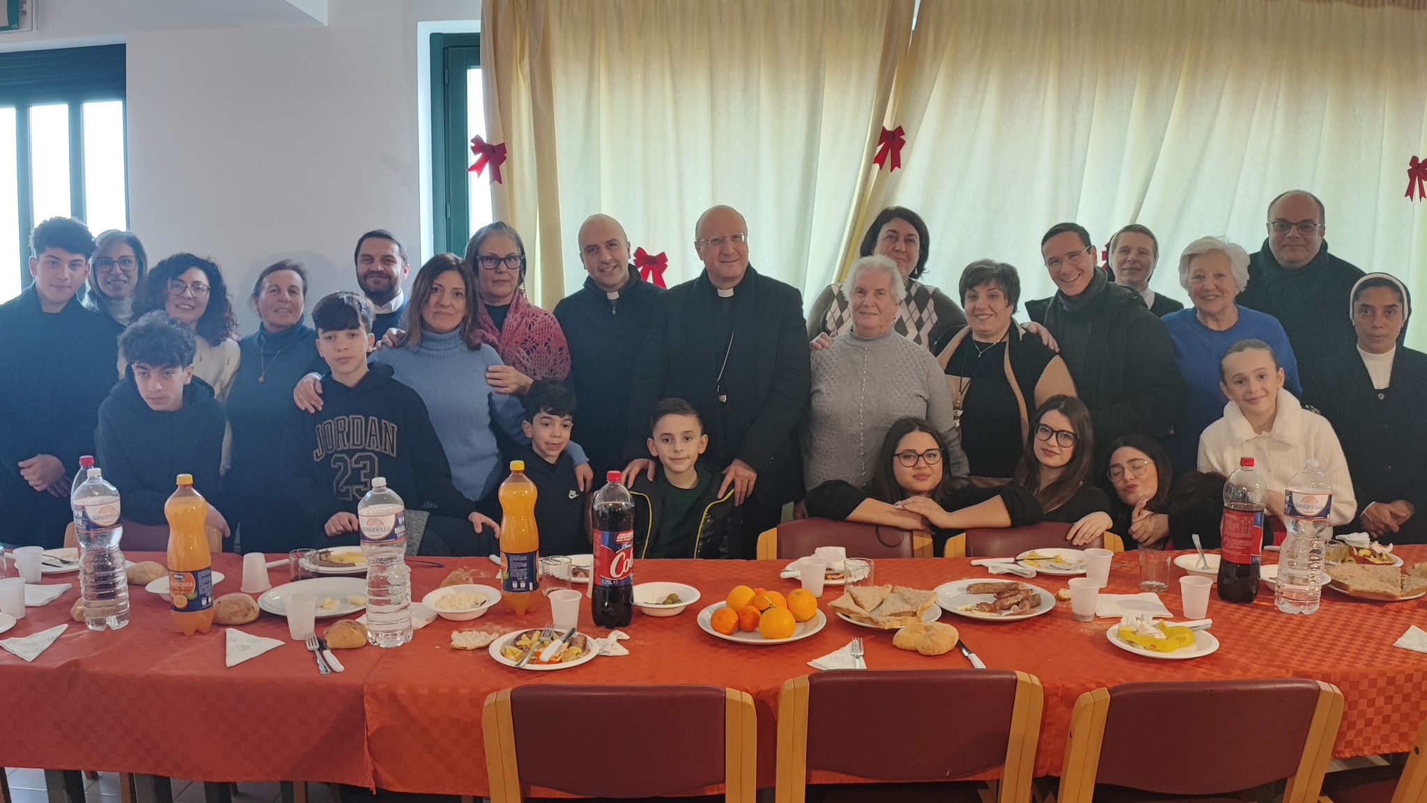 La solidarietà continua: la Caritas Diocesana di Patti organizza un pranzo di Natale per le persone bisognose di Patti